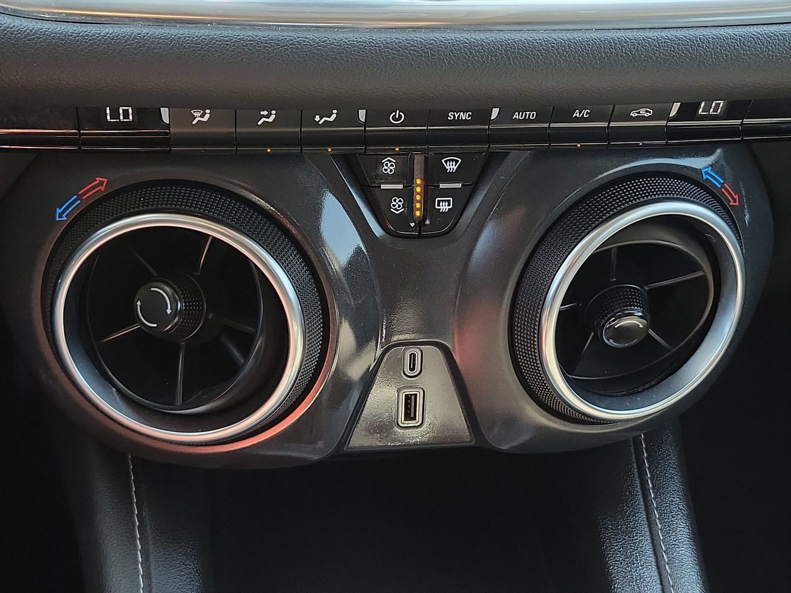 Used 2023 Chevrolet Blazer LT FWD image 33