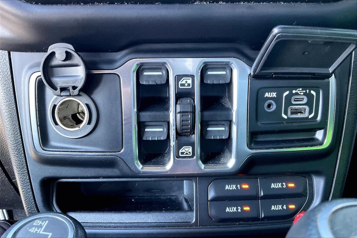Used 2020 Jeep Gladiator Sport w/ Quick Order Package 24S AWD/4WD image 32