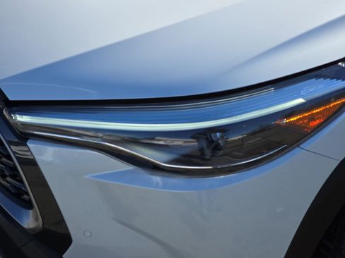 Used 2022 Toyota Corolla Cross XLE image 39