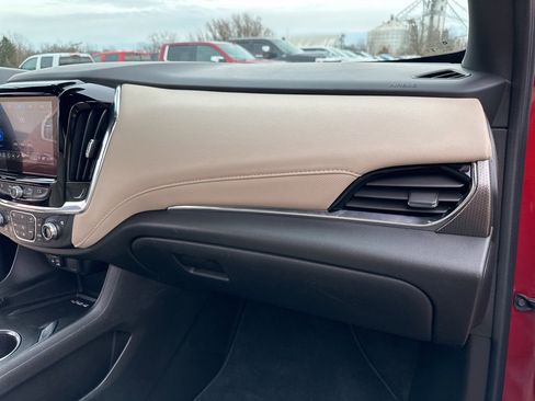 Used 2023 Chevrolet Traverse Premier image 29