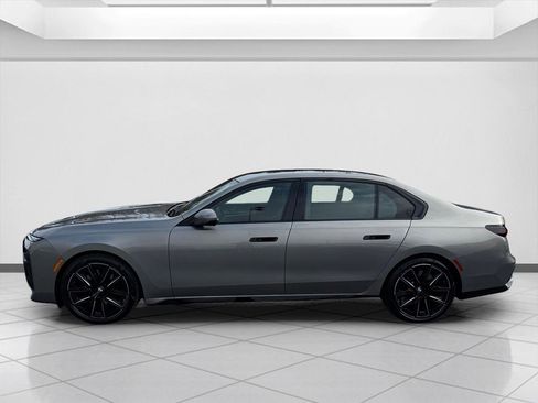 Used 2023 BMW 760i xDrive w/ Executive Package image 6