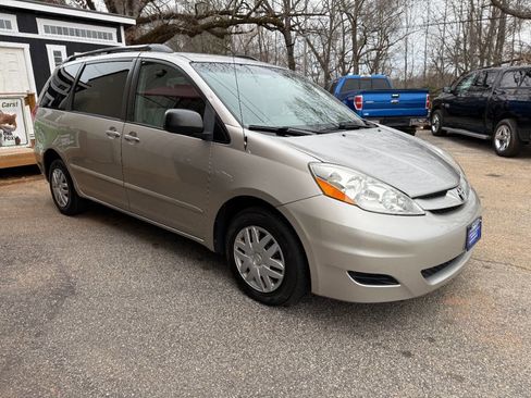 Used 2006 Toyota Sienna LE image 3