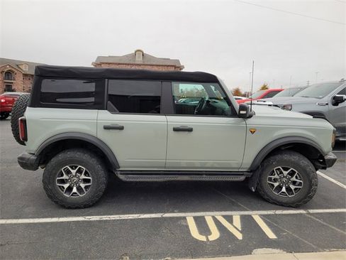 Used 2022 Ford Bronco Badlands image 2