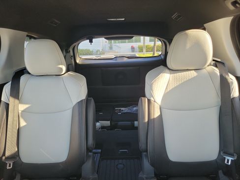 Used 2026 Toyota Sienna XSE FWD image 21