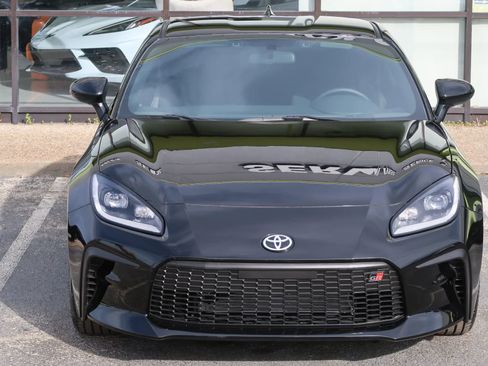 Used 2025 Toyota GR86 image 4