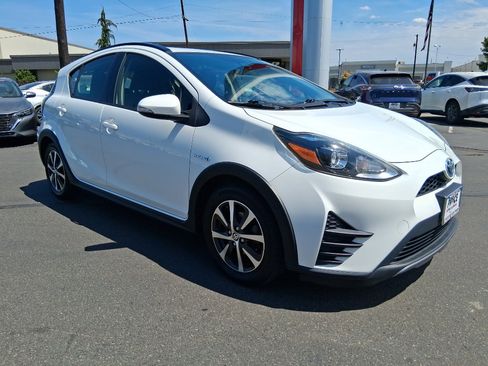 Used 2018 Toyota Prius C Two image 1