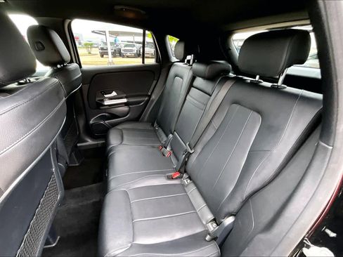 Used 2021 Mercedes-Benz GLA 250 4MATIC w/ Premium Package image 20