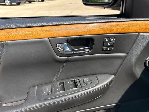 Used 2008 Cadillac DTS Performance w/ Platinum Edition FWD image 12