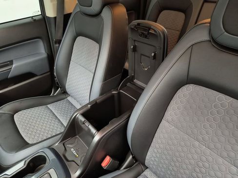 Used 2022 Chevrolet Colorado Z71 AWD/4WD image 27