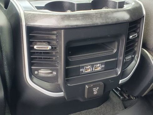 Used 2022 RAM 1500 Big Horn AWD/4WD image 32