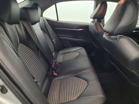 Used 2021 Toyota Camry SE image 19