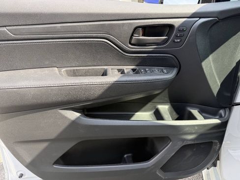 Used 2024 Honda Odyssey Sport image 13