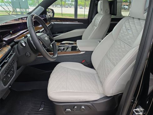 Certified 2026 Cadillac Escalade Platinum Sport w/ LPO, Floor Liner Package AWD/4WD image 28