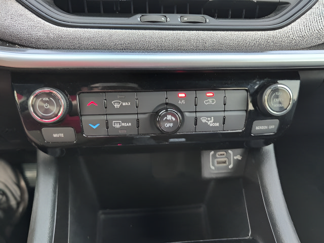 Used 2024 Jeep Compass Latitude AWD/4WD image 16