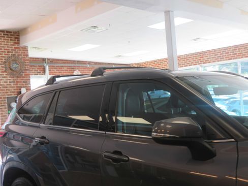 Used 2020 Toyota Highlander XLE FWD image 71