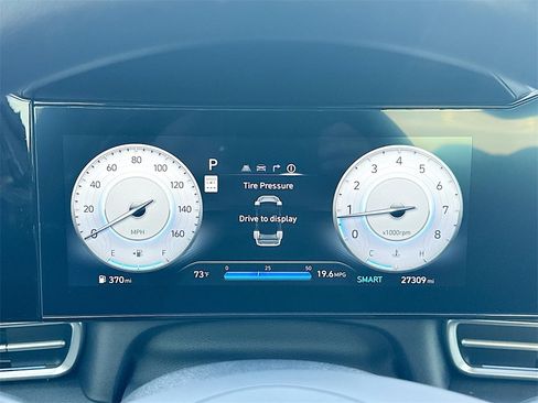 Used 2024 Hyundai Elantra SEL image 12