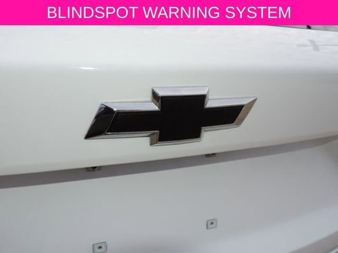 Used 2024 Chevrolet Trax RS w/ Sunroof Package image 12