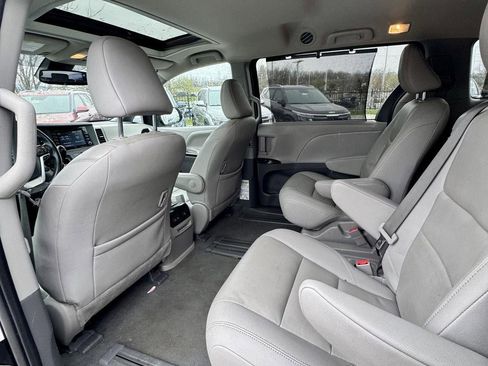 Used 2020 Toyota Sienna XLE image 13