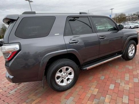 Used 2022 Toyota 4Runner SR5 image 9