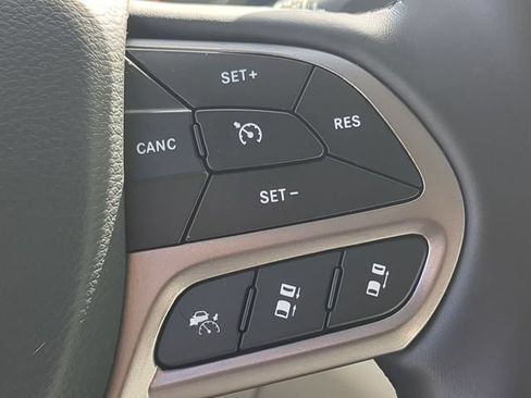 Used 2020 Jeep Cherokee Limited w/ Technology Group FWD image 25