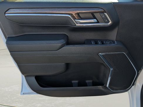 Used 2024 Chevrolet Silverado 1500 LT AWD/4WD image 7
