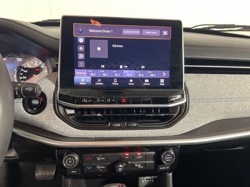 Used 2024 Jeep Compass Latitude image 18