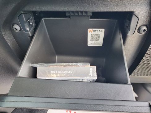 Used 2023 Jeep Gladiator Sport image 50