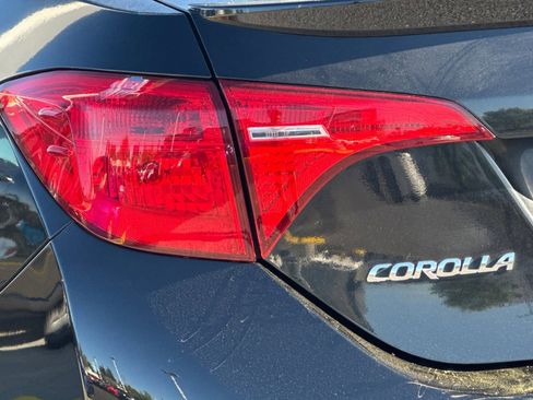 Used 2017 Toyota Corolla SE w/ SE Premium Package FWD image 12