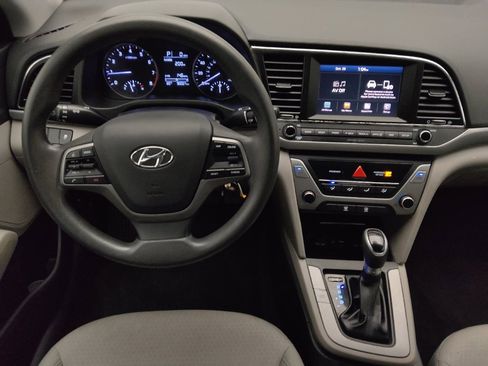 Used 2017 Hyundai Elantra SE image 22