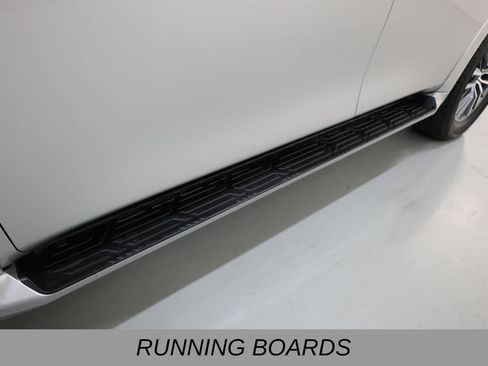 Used 2024 Nissan Armada SL w/ Captain's Chairs Package RWD image 46