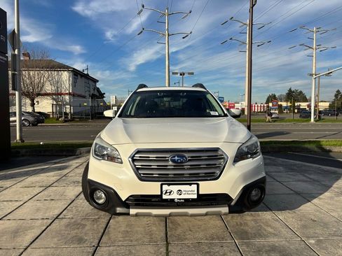 Used 2017 Subaru Outback 2.5i Limited image 3