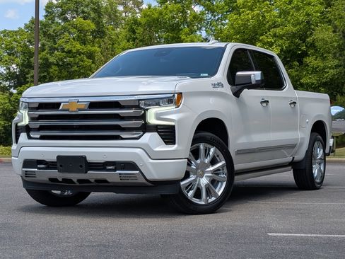 Used 2023 Chevrolet Silverado 1500 High Country w/ Technology Package RWD image 4