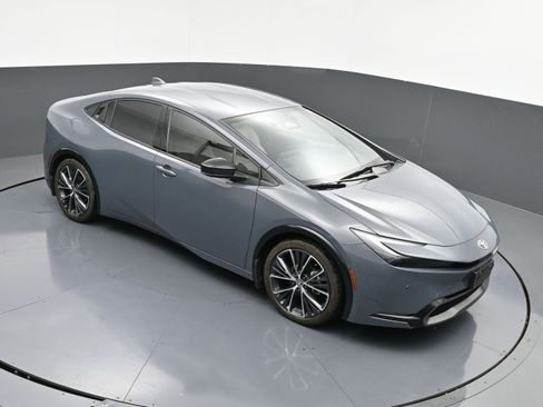 Used 2024 Toyota Prius XLE image 28