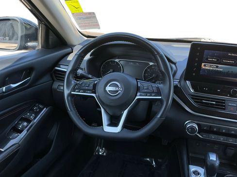 Used 2023 Nissan Altima 2.5 SR w/ SR Premium Package image 10