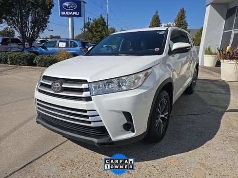 Used 2018 Toyota Highlander LE image 18