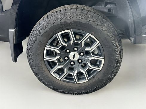Used 2025 Chevrolet Colorado Z71 AWD/4WD image 11
