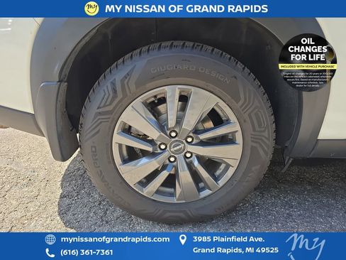 Used 2023 Nissan Pathfinder SV AWD/4WD image 34