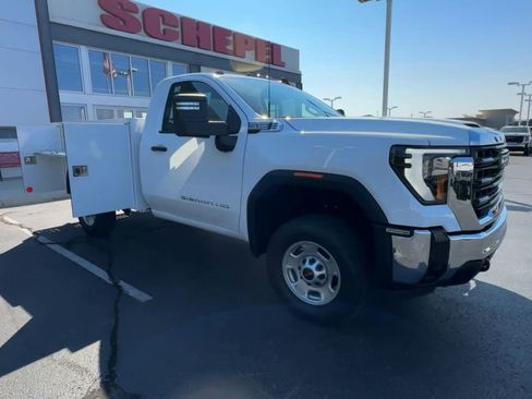 Used 2024 GMC Sierra 2500 Pro w/ Convenience Package image 2