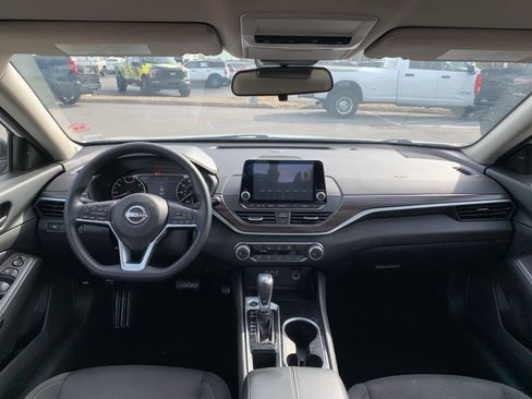 Used 2024 Nissan Altima 2.5 SV image 25