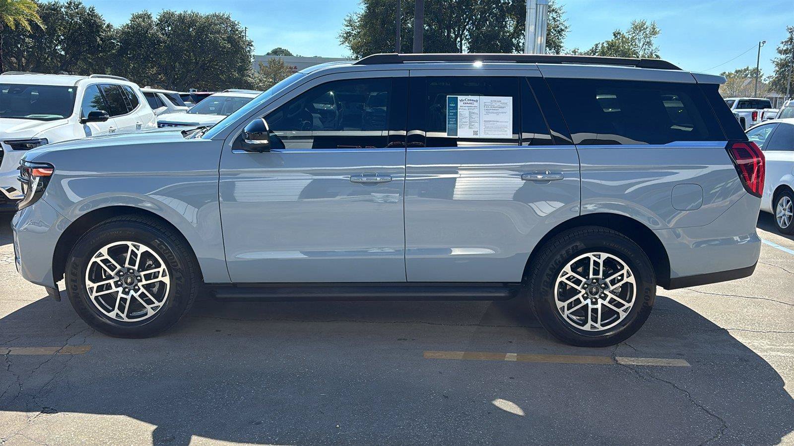 Used 2026 Ford Expedition Active RWD image 4
