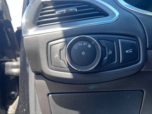 Used 2018 Ford Edge Titanium w/ Equipment Group 302A AWD/4WD image 11