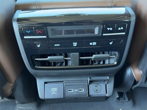 Used 2023 Acura MDX SH-AWD w/ Advance Package image 39