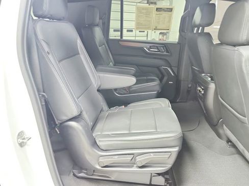 Used 2025 GMC Yukon XL Denali image 41