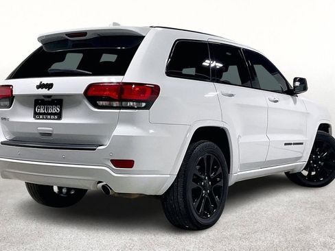 Used 2019 Jeep Grand Cherokee Altitude image 2