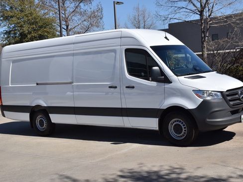 Used 2025 Mercedes-Benz Sprinter 2500 image 5