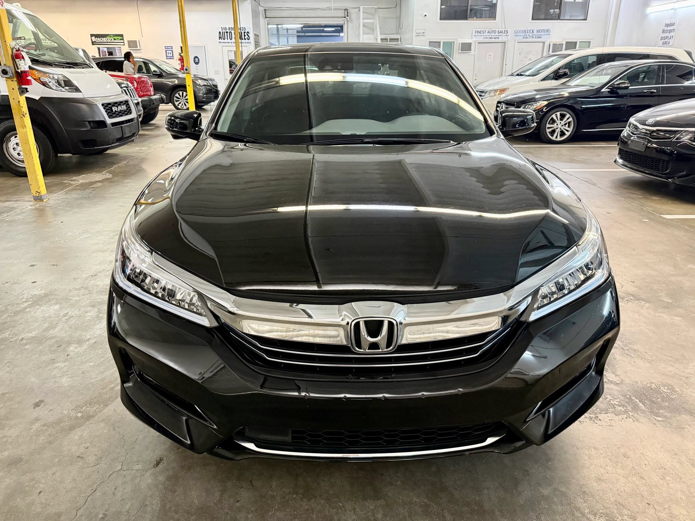 Used 2017 Honda Accord Touring image 2