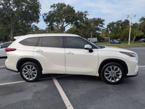 Used 2021 Toyota Highlander Limited FWD image 3