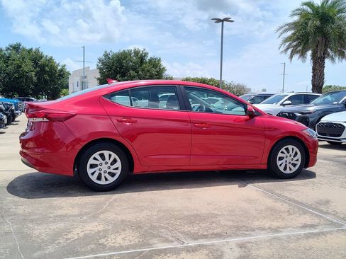 Used 2018 Hyundai Elantra SE w/ SE Connectivity Package 04 FWD image 11