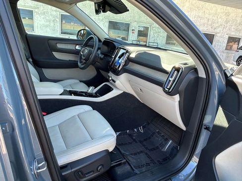 Used 2023 Volvo XC40 B5 Plus w/ Protection Package Premier image 33
