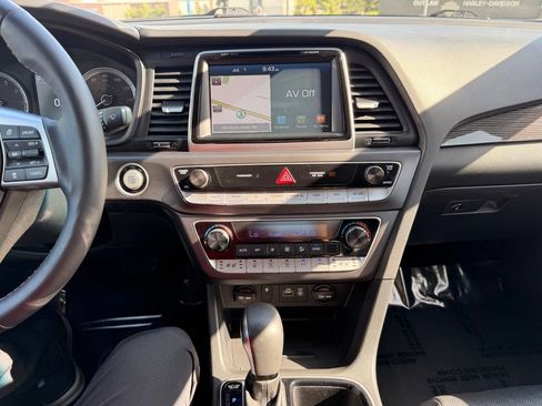Used 2018 Hyundai Sonata Limited w/ Ultimate Package 07 FWD image 4